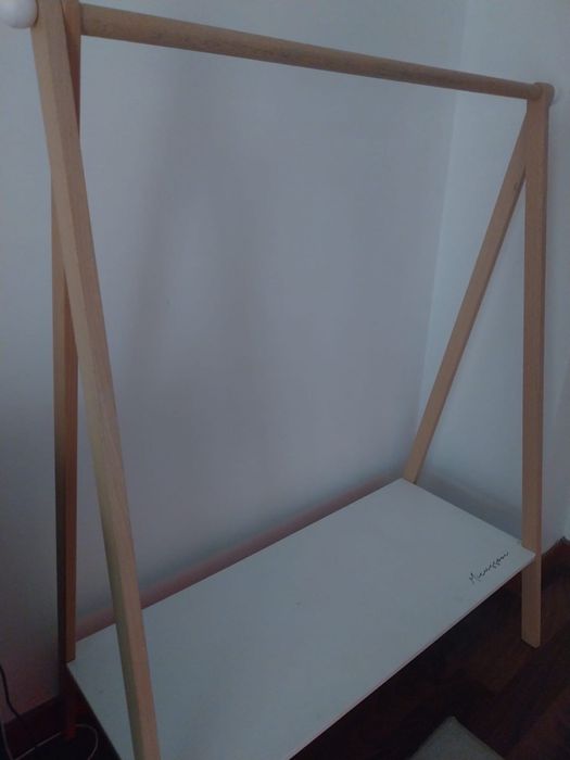 Cabide infantil em madeira – estilo Montessori