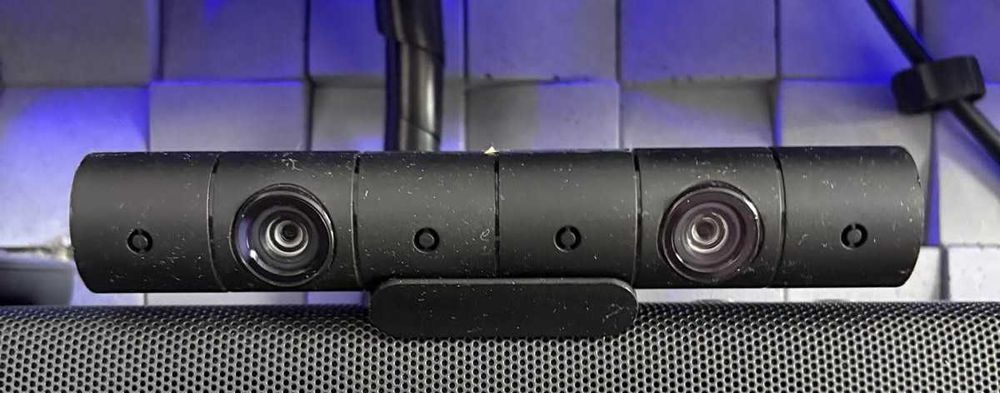 PlayStation 4 + 2 pady + kamera + stacja dokująca + 4 gry
