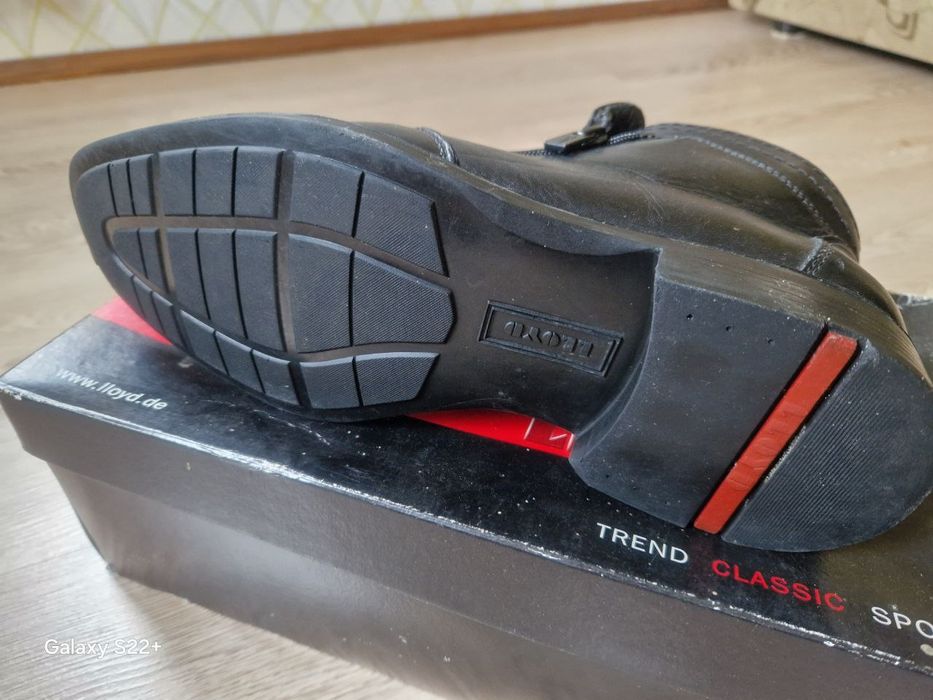 Шкіряні напівчоботи Lloyd з натуральним хутром. 41 р. 7 1/2.