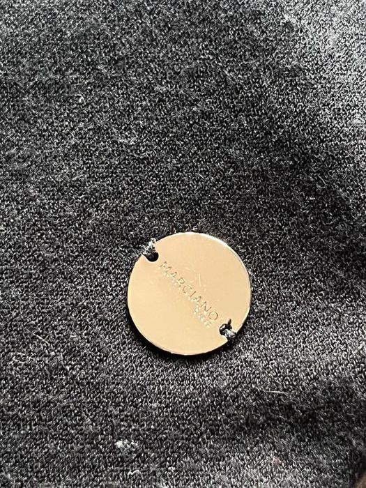 Marciano by Guess sukienka obszyta brokatową nitką z głębokim dekoltem