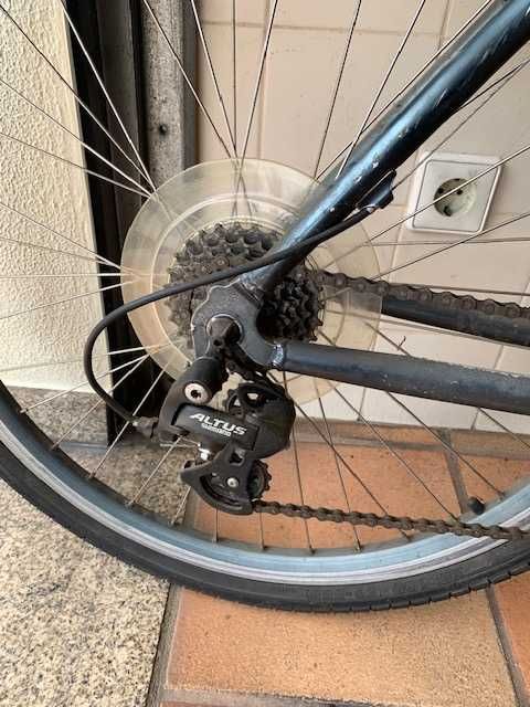 Bicicleta BTT 26" – Giant & Shimano – Boa para cidade/trilhos leves