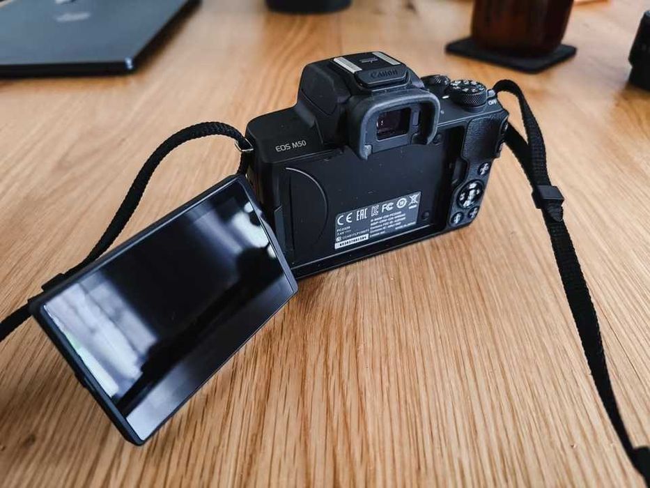 Canon EOS M50 wraz z akcesoriami