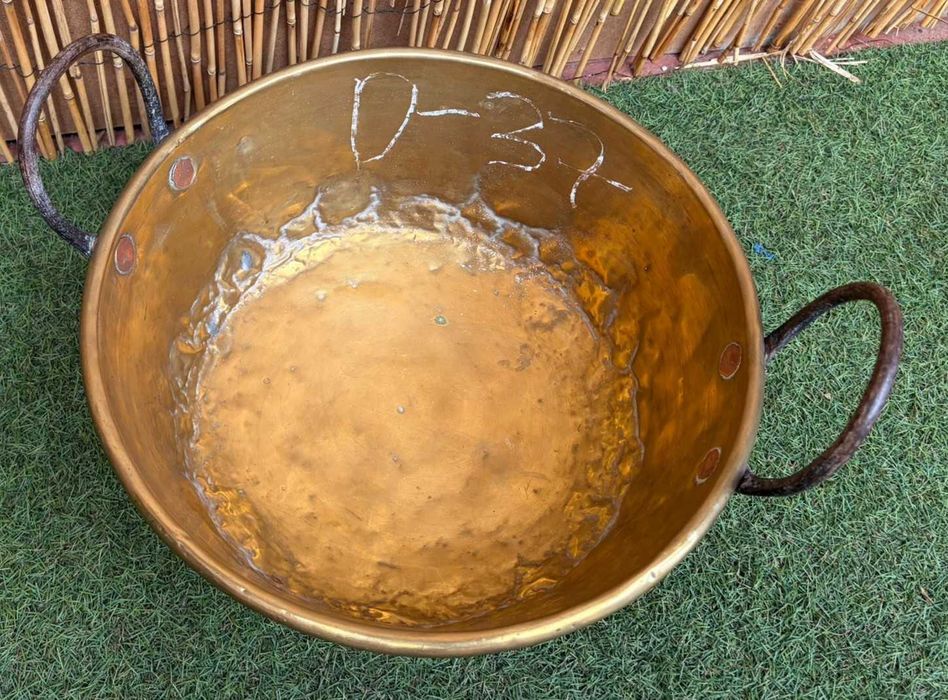 Tachos antigos em cobre martelado, antiguidades
