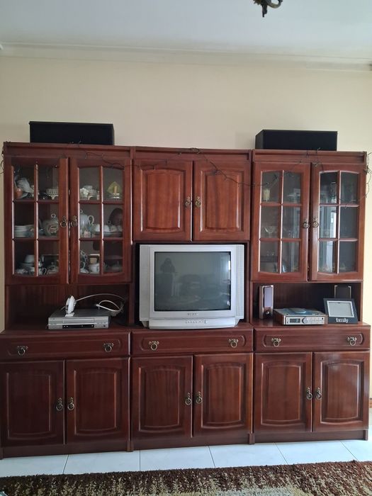 Móvel da sala (tv + colunas + loiças)