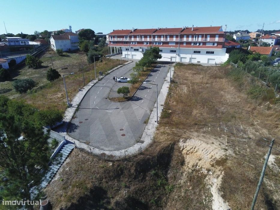 Terreno para Prédio com 9 Apartamentos | Entregue com PIP aprovado | M — Meirinhas, Leiria