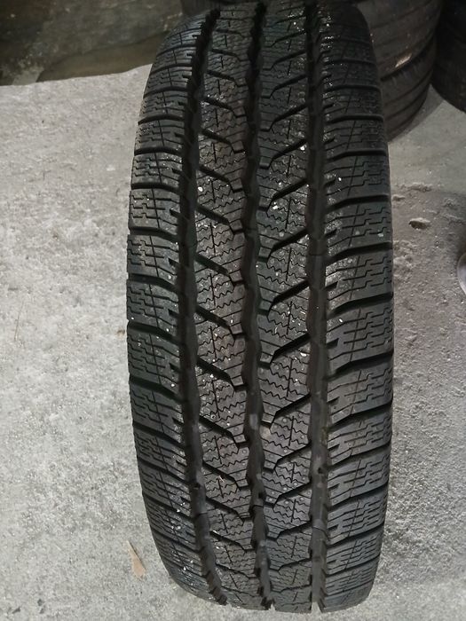 Pneus Novos 215/75R16 C Continental