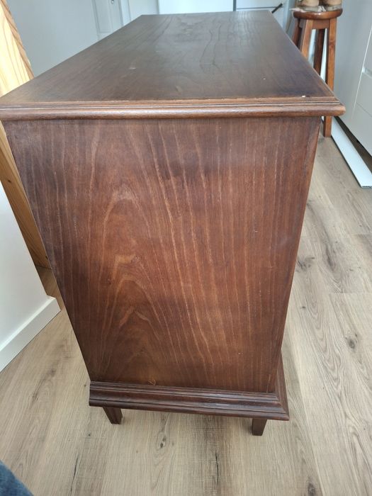 Belíssima cómoda em carvalho