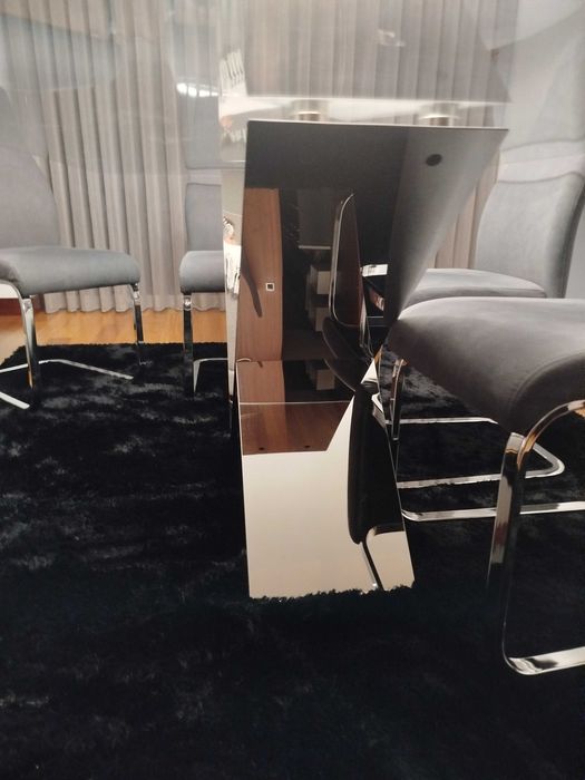 Mesa de Jantar em Vidro com Pé em Inox e 6 Cadeiras Cinza
