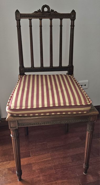 Cadeira neoclássica em palhinha