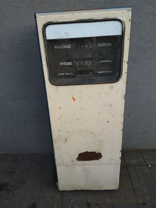 Zabytkowy dystrybutor paliwa PRL Vintage