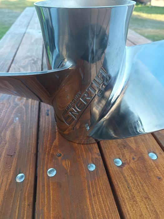 Śruba napędowa nierdzewna Mercury Enertia Eco  16x18 P