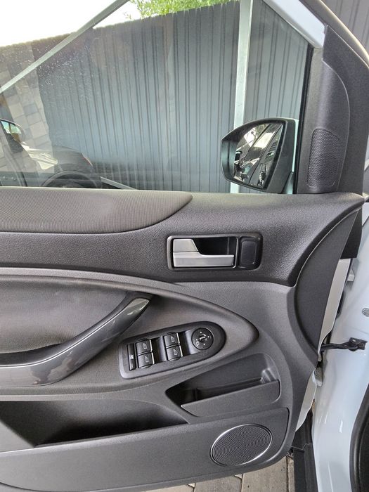 Автомобіль FORD KUGA