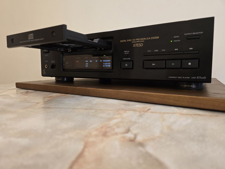Sony  CDP-X7ESD Легендарний референсний  CD програвач.
