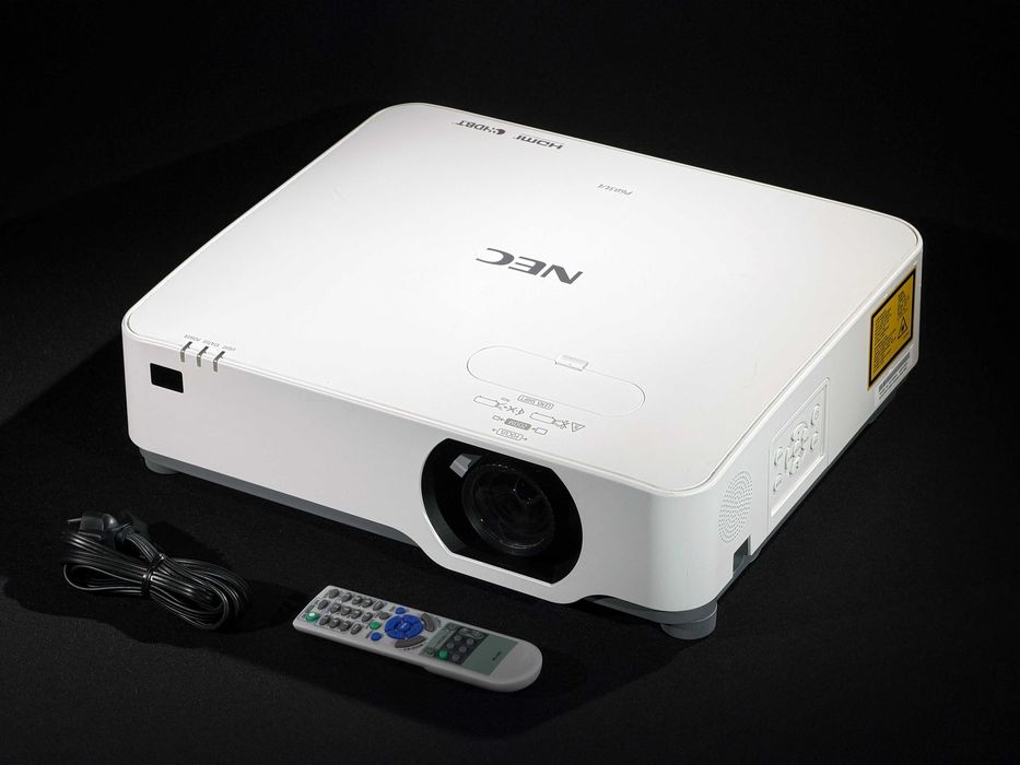 Лазерний проєктор NEC NP-P605UL 6000 ANSI 3LCD WUXGA Lens Shift приймає 4K тихий звук 20Вт домашній кінотеатр кіно футбол заміна ТВ зал церква офіс