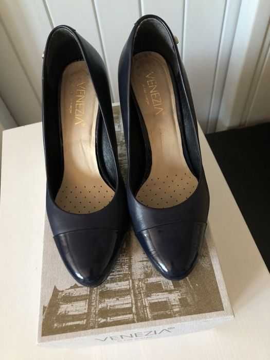 Buty czółenka Venezia skórzane granatowe 38 skóra