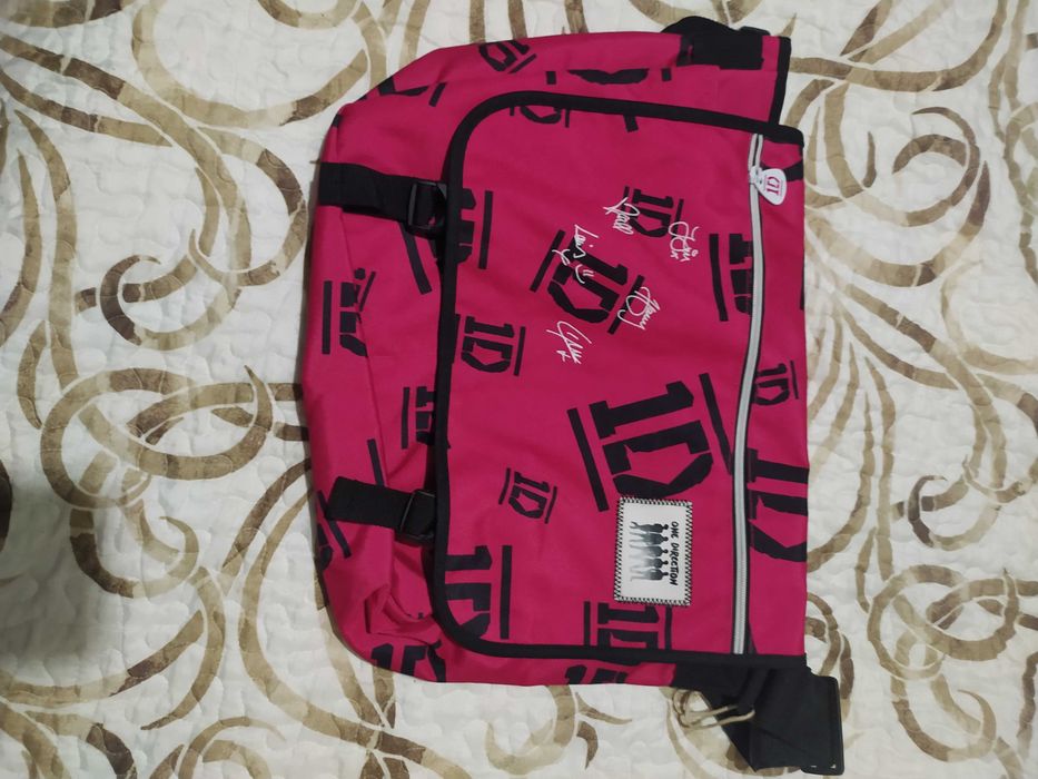 Mochila a tiracolo one direction