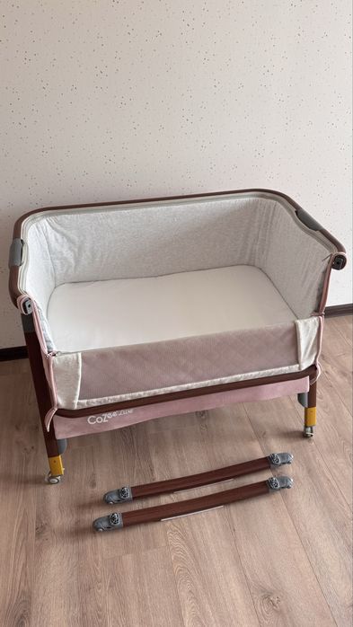 Приставне ліжечко Tutti Bambini CoZee  Luxe + колеса + полоззя + наматрацник