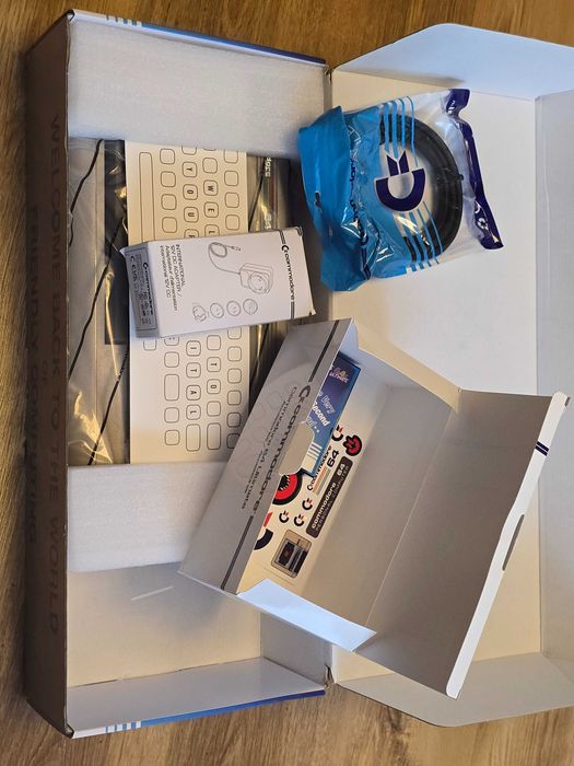 Commodore 64 Ultimate C64U beżowy