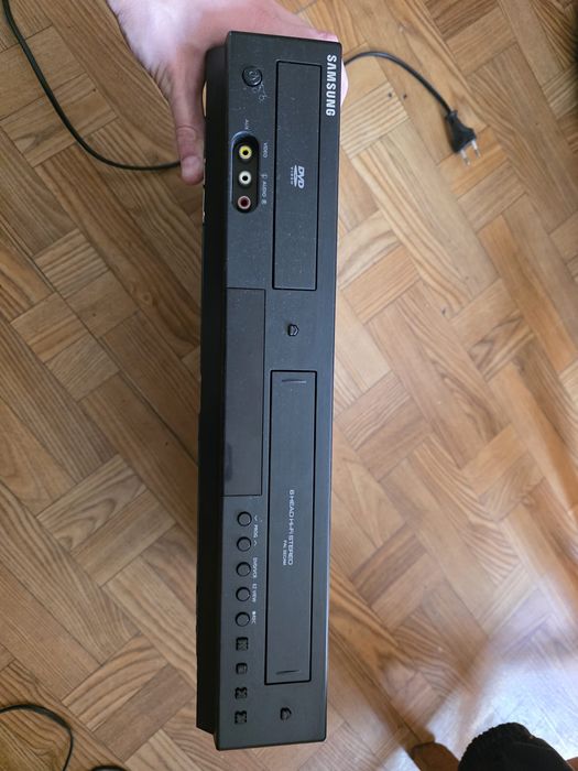 Odtwarzacz Magnetowid Combo VHS i DVD Samsung V6800