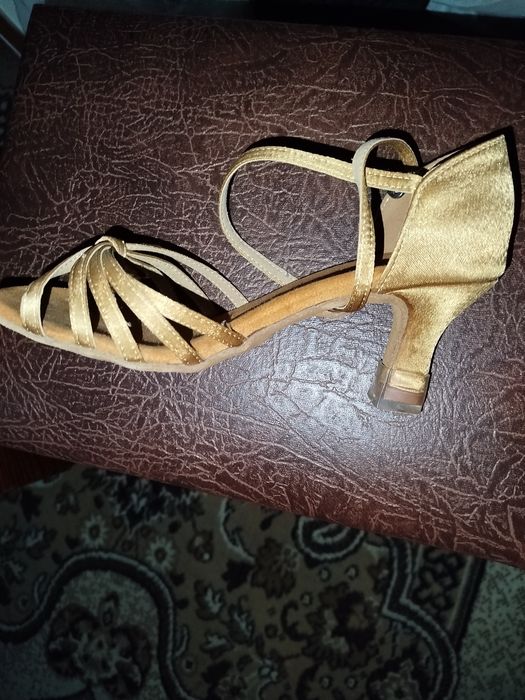 Босоніжки для танців