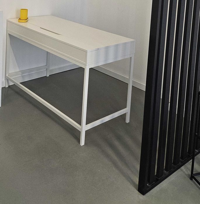 Secretária branca Ikea