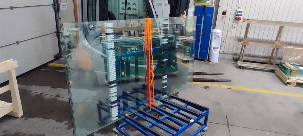 Szyby hartowane  malowane, nowe.