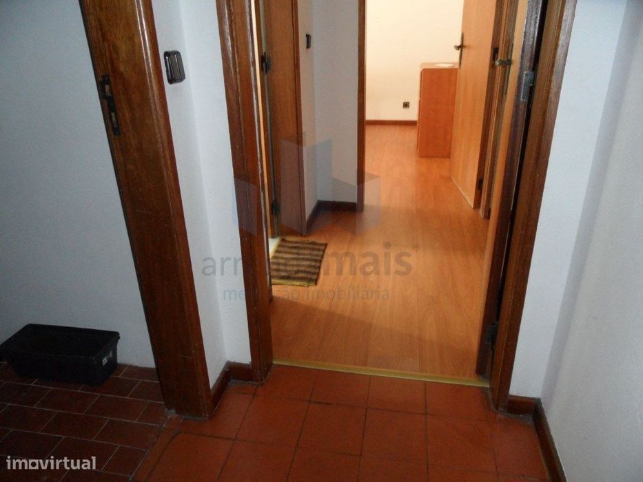 Arrenda-se Apartamento T3 + garagem fechada em Coimbra