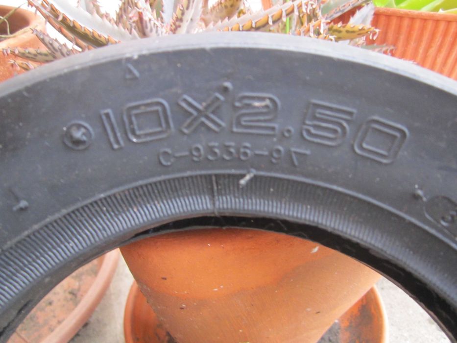 Pneu preto CST externo para trotinete ou scooter 10x2.50 Novo