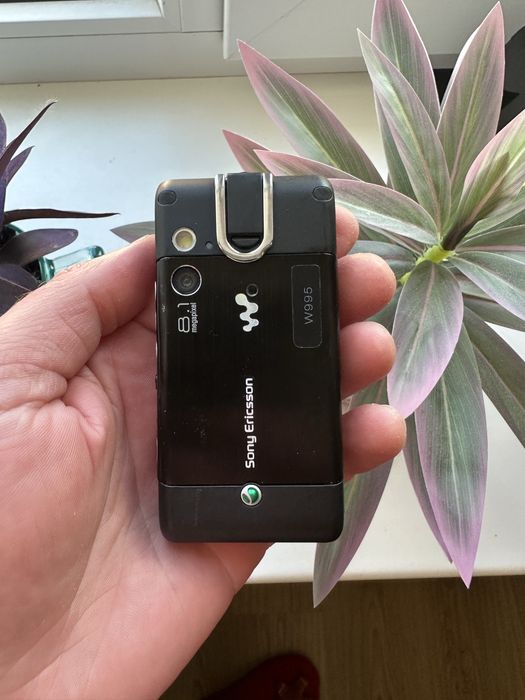 На запчастини або відновлення sony ericsson w995