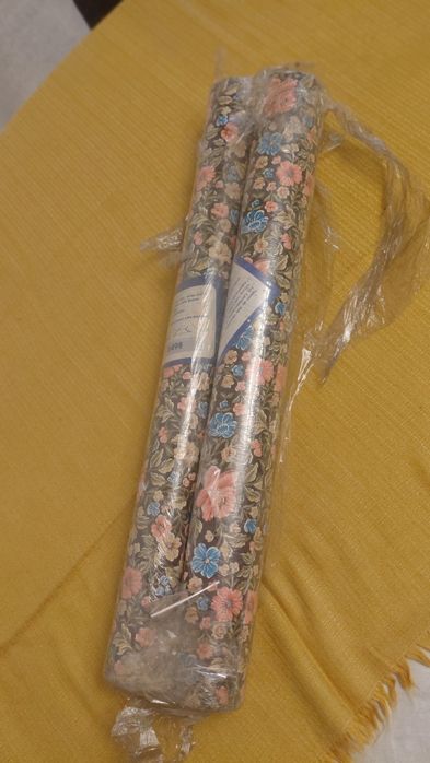 2 rolki tapety w kwiaty