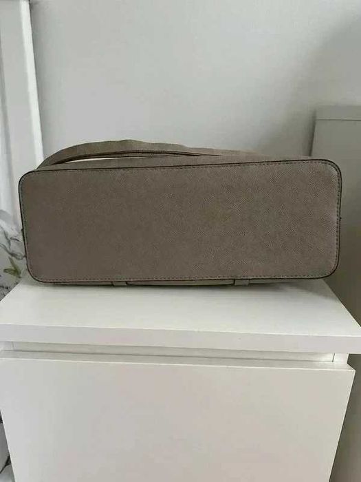 Bolsa da Primark, com sinais de uso apenas nas alças