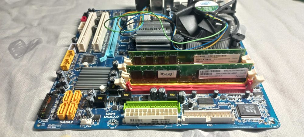 Gigabyte GA-EG41MF-US2H s775 + C2D E7200+3Gb DDR2+куллер, HDMI