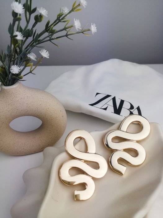 Efektowne złote kolczyki ZARA wężowe z Zary modne