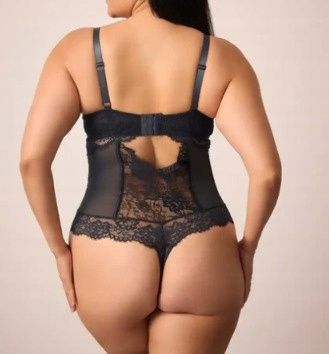 B.P.C body ze stringami usztywniane miseczki koronkowe 85C.