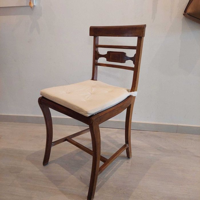 Vendo Mesa e 8 cadeiras usadas