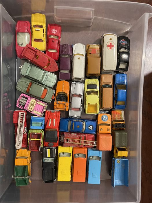 Carros antigos  ( matchbox, marjorette, etc) bom estado
