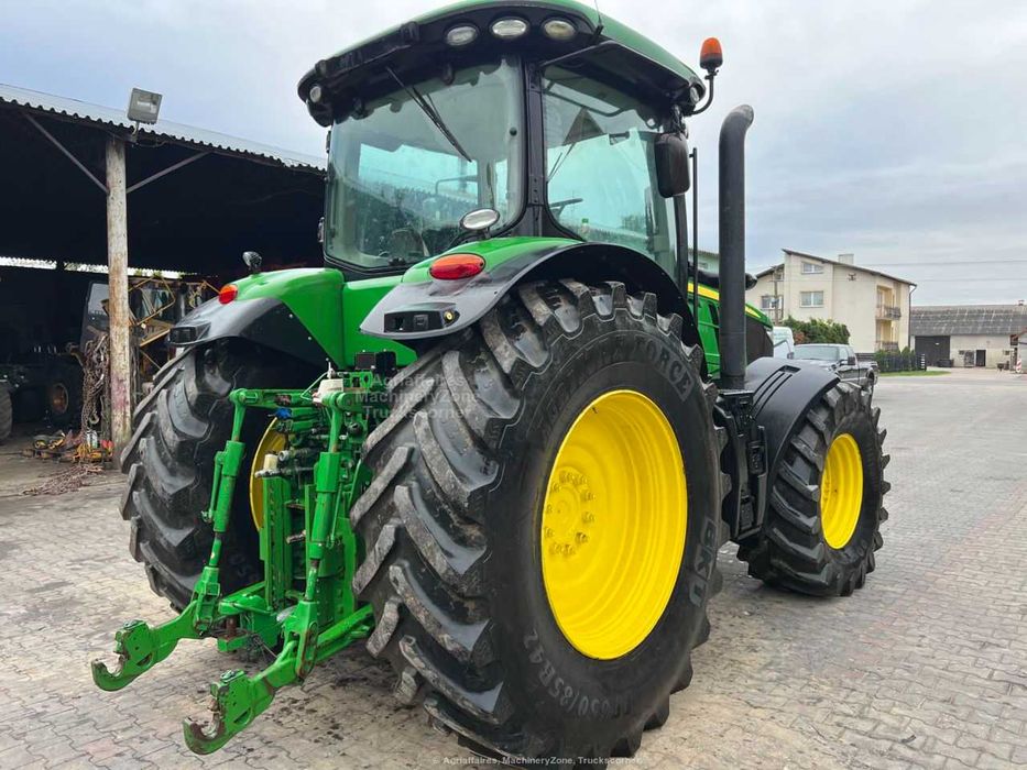 Трактор John Deere 7250R