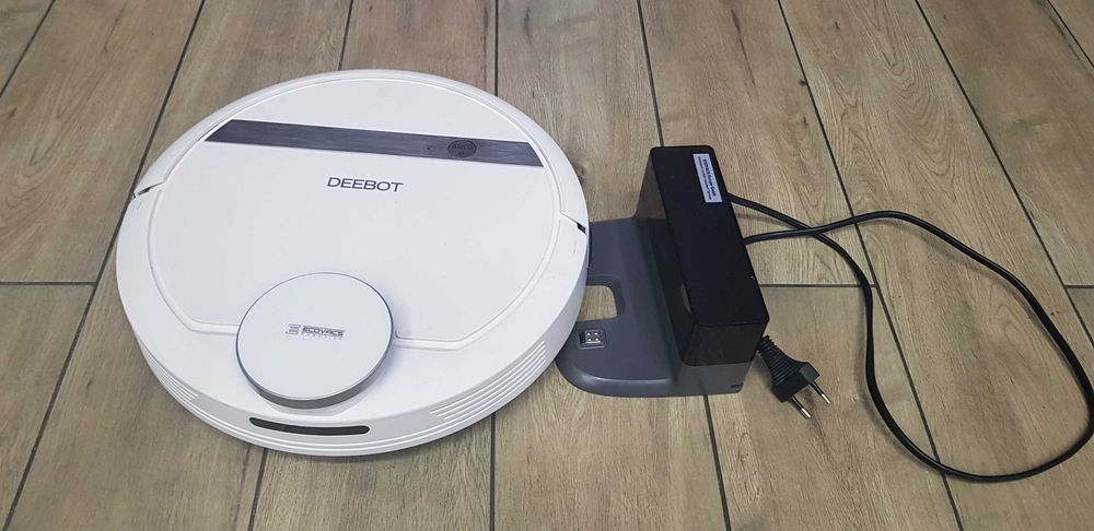 Робот пілосос Deebot