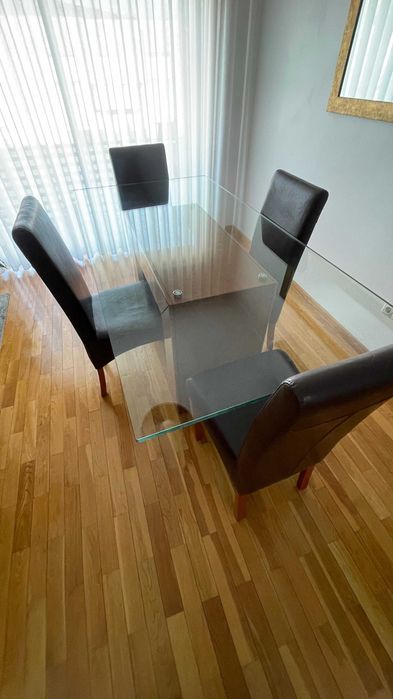 Mesa de Vidro Temperado 2cm (200x100) + 4 Cadeiras Almofadadas