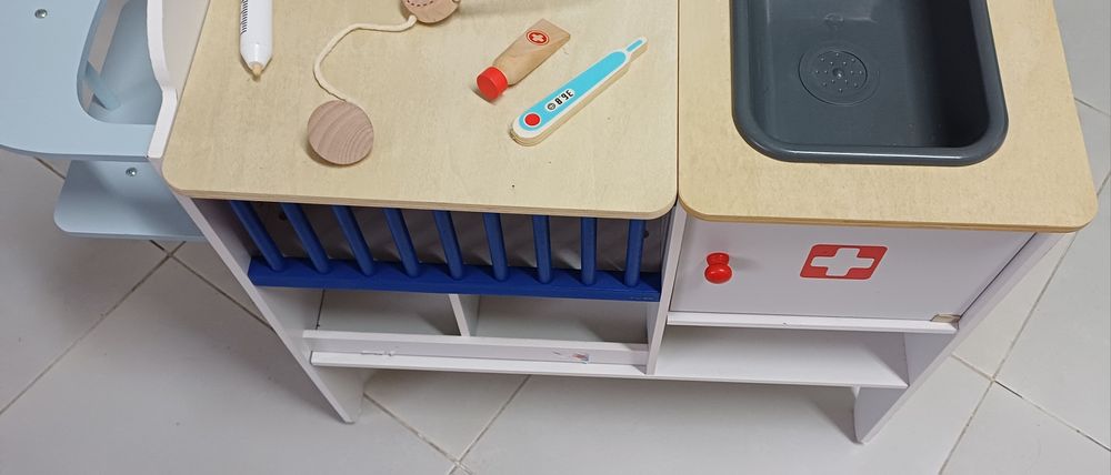 Clínica para bebés e veterinário 2 em 1