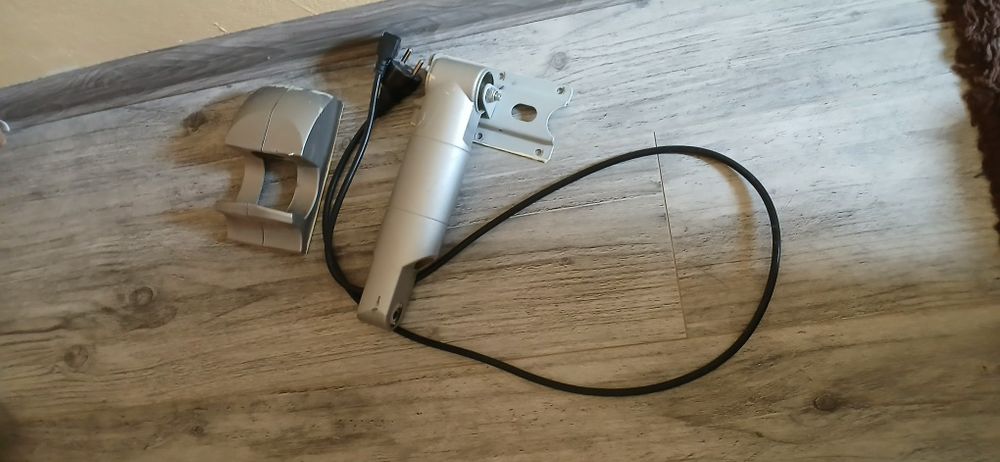 Telewizor samsung 32cale  plus uchwyt na ściane