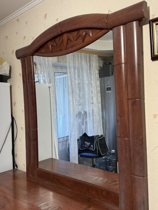 Комод с зеркалом