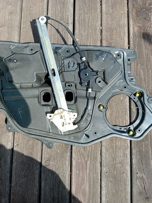 Podnosnik do szyby prawych przednich dźwięk mazda cx5 (kf 2023r)