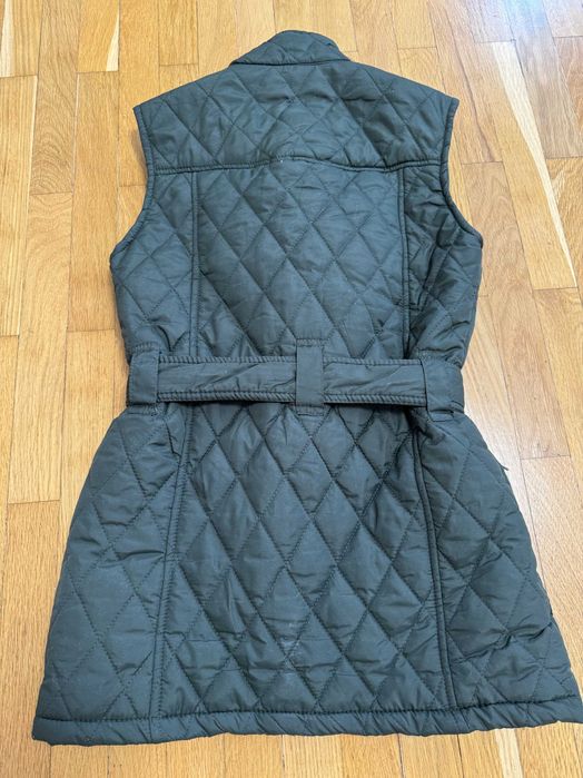 Стильный стеганный жилет с поясом. Женская оливковая жилетка. Раз XS-S