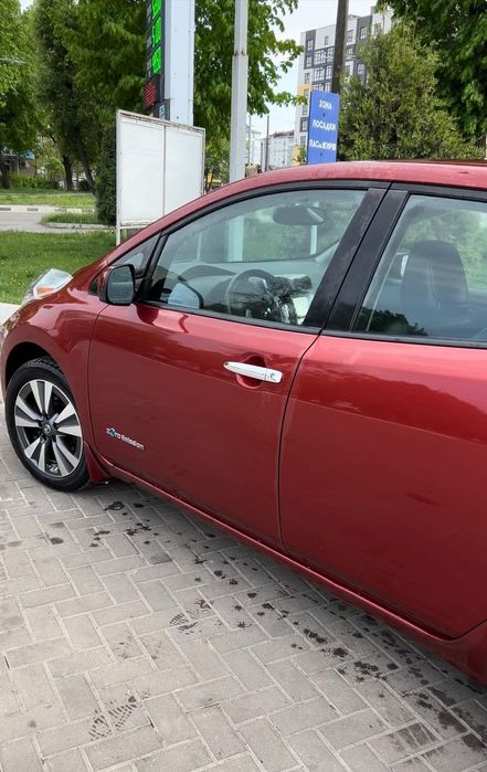 Авто Nissan LEAF