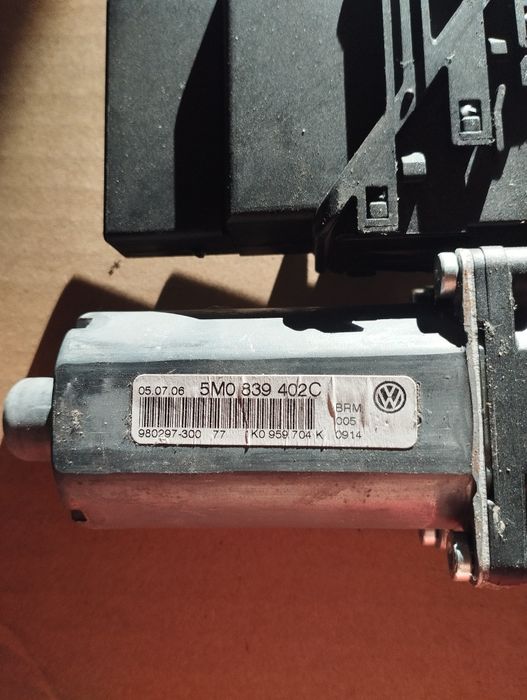 Motor elevador vidro VW golf V 2006