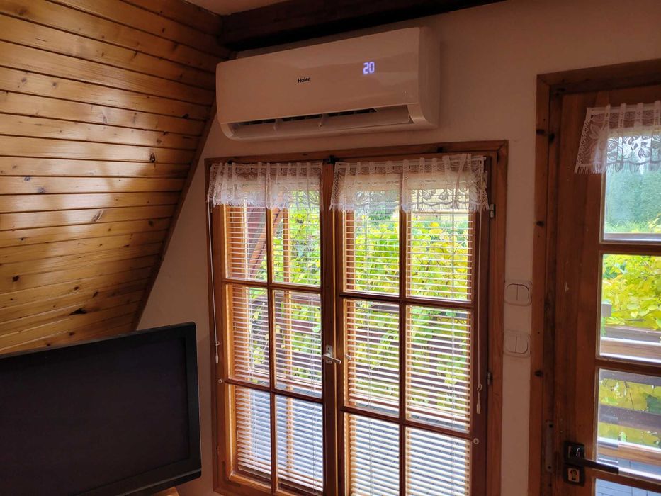 Domek letniskowy z kominkiem nad jeziorem Dzierzgoń w Rodowie Małym