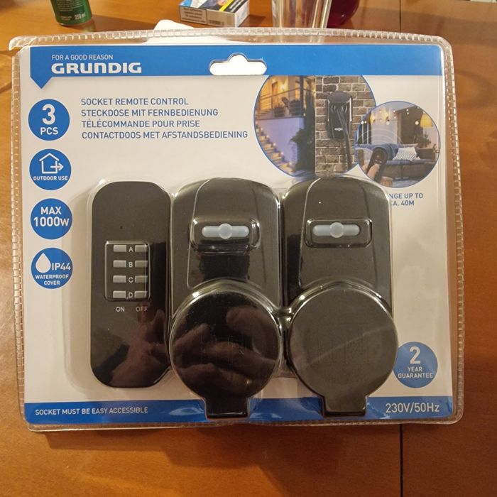 Grundig - 3-częściowy zestaw gniazd z pilotem