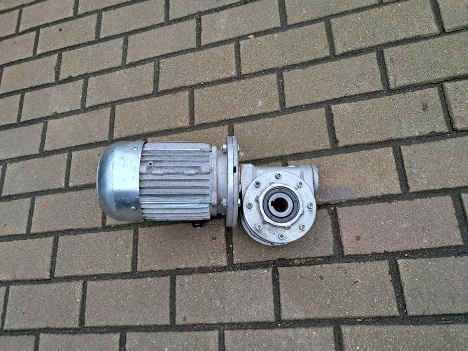 Motoreduktor 0.55kw 30 obrotów przekładnia. Wysyłka