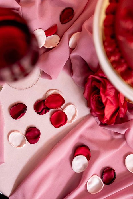 PŁATKI RÓŻ W WORECZKU 1opak./100szt. kolor CZERWONY i BORDOWY ślub